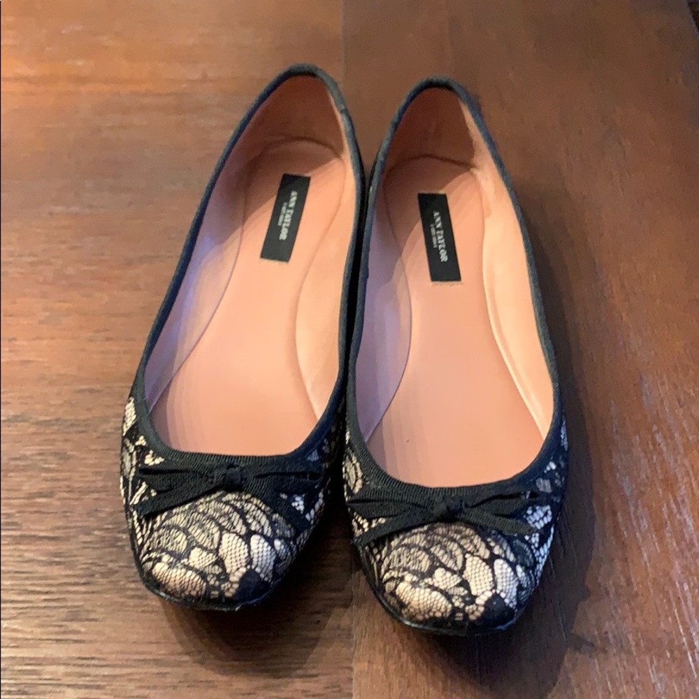 Ann Taylor - Lace Flat